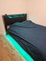 Bed 140 x 200 met USB en LED verlichting, Huis en Inrichting, Slaapkamer | Bedden, Ophalen