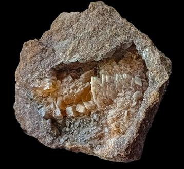 **TOP** CALCIET kristalgroepen uit België. beschikbaar voor biedingen