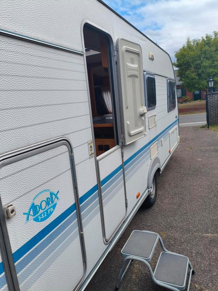 Adria adora 542 pk, Caravans en Kamperen, Caravans, Particulier, tot en met 6, Treinzit, Adria, Dwarsbed, Omvormbare zithoek, Stapelbed
