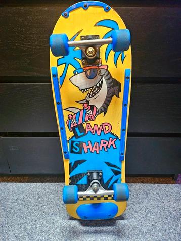 Vintage skateboard uit de jaren 90 beschikbaar voor biedingen