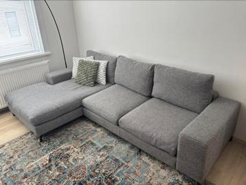 Hoekzetel in grijze kleur beschikbaar voor biedingen
