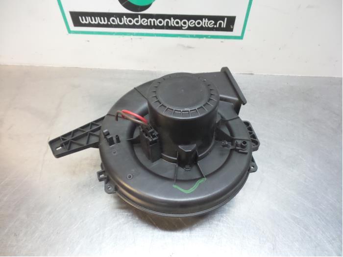 Moteur de ventilation chauffage d'un Volkswagen Fox (Fox 05-, Autos : Pièces & Accessoires, Autres pièces automobiles, Volkswagen