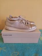 1 paire de baskets Geox gris argenté, Sport en Fitness, Basketbal, Ophalen, Gebruikt, Schoenen