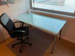 Bureau / tafel met glazen blad, Huis en Inrichting, Bureaus, Ophalen, In hoogte verstelbaar, Zo goed als nieuw, Bureau
