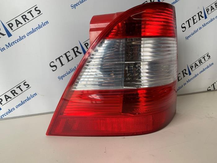 Achterlicht links van een Mercedes ML-Klasse, Auto-onderdelen, Verlichting, Mercedes-Benz, Gebruikt, 3 maanden garantie, Ophalen of Verzenden