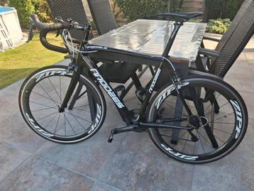 Koersfiets beschikbaar voor biedingen