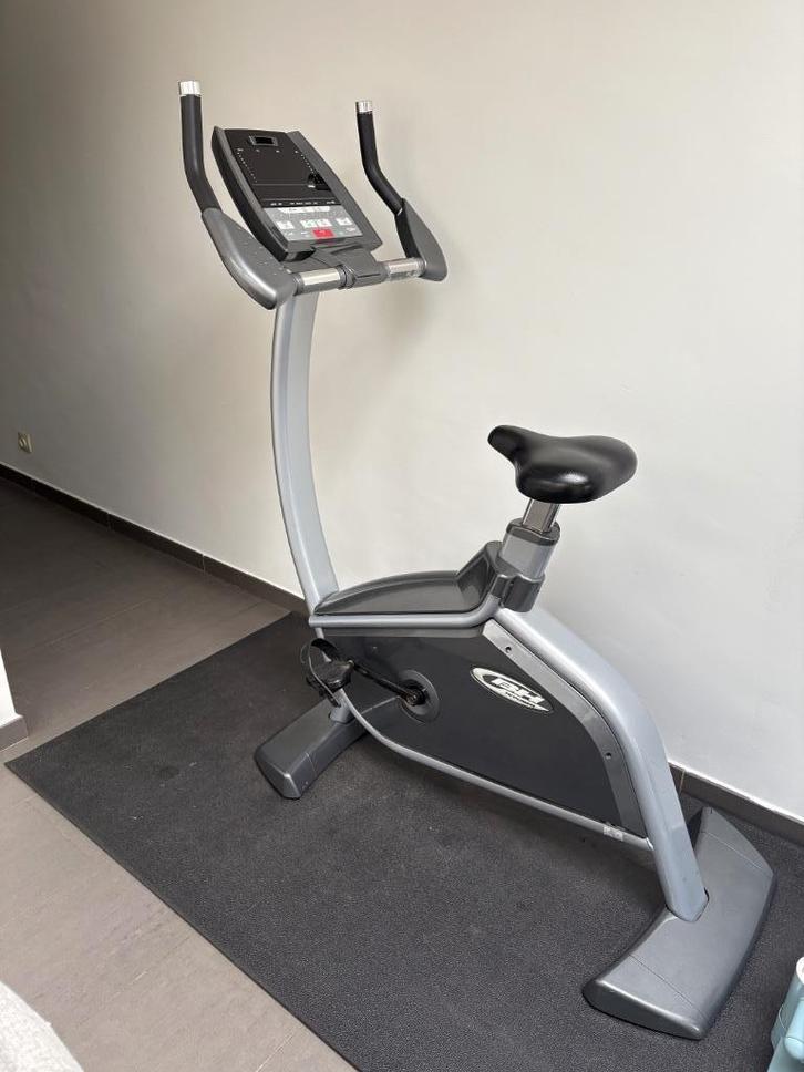 Hometrainer in goede staat met veel trainingsprogramma’s, Sport en Fitness, Fitnessapparatuur, Gebruikt, Hometrainer, Benen, Aluminium