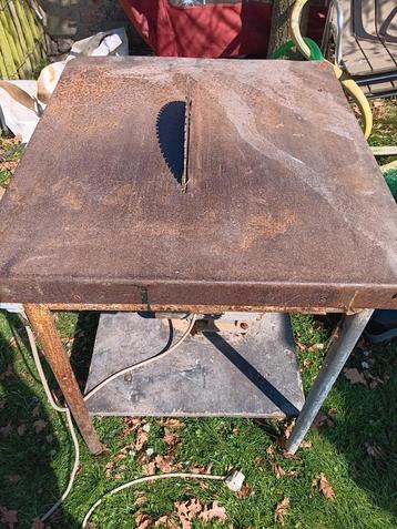 zaagtafel voor ruw werk, nieuw zaagblad en riem beschikbaar voor biedingen