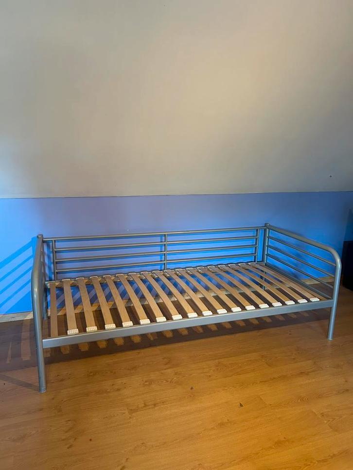 IKEA TROMSÖ metalen bedframe met Sultan Mane lattenbodem, Kinderen en Baby's, Kinderkamer | Bedden, Ophalen