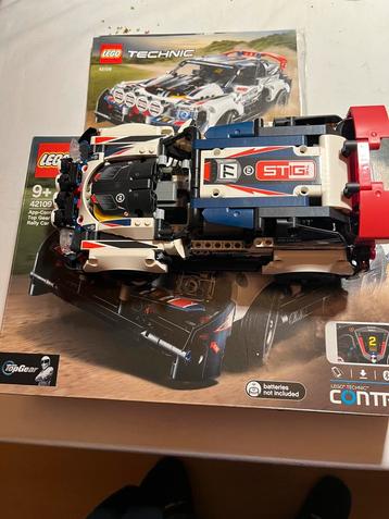 Lego rallywagen met doos  beschikbaar voor biedingen