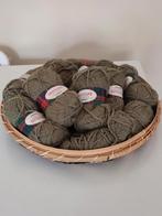10 pelotes de laine, Laine ou Fils, Enlèvement ou Envoi, Neuf, Tricot ou Crochet