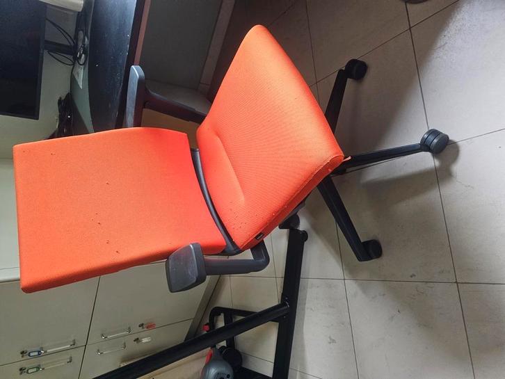 Wilkhahn neos oranje bureaustoel, Huis en Inrichting, Bureaustoelen, Gebruikt, Bureaustoel, Oranje, Ophalen