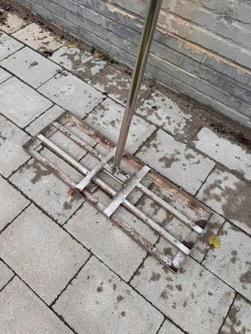 Tuingrond egaliseerder beschikbaar voor biedingen