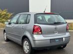 VW POLO 2007 1.4BENZINE 100DKM! GEKEURD&GARANTIE, Auto's, Voorwielaandrijving, Stof, Elektrische ramen, Zwart