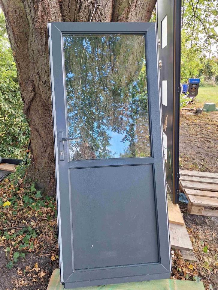 Stevige PVC buitendeur met dubbel glas, Doe-het-zelf en Bouw, Deuren en Vliegenramen, Gebruikt, Buitendeur, 200 tot 215 cm, 80 tot 100 cm