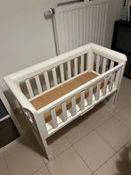 Wieg/ uitneembaar wit houten babybed 98 x 48, Kinderen en Baby's, Babywiegjes en Ledikanten, Ophalen, Gebruikt, Ledikant