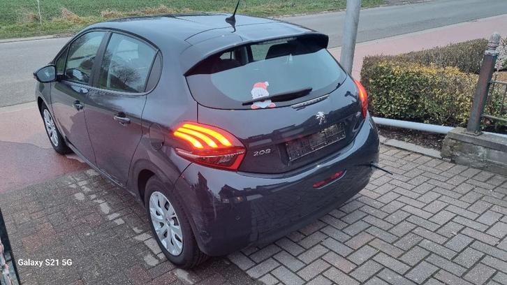 Peugeot  208  bj.08.2017   1.2benzin  euro6 MOTOR DEFECT, Auto's, Peugeot, Particulier, ABS, Adaptive Cruise Control, Airbags