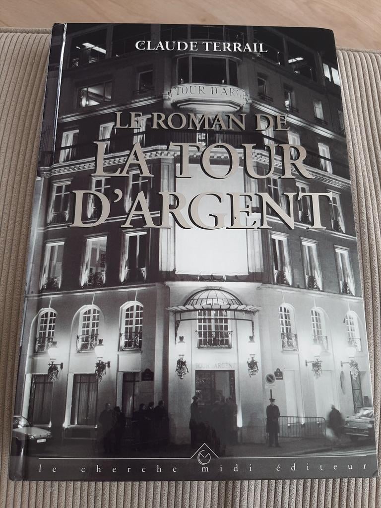 Le roman de la tour d'argent -Claude Terrail 125 p état neuf