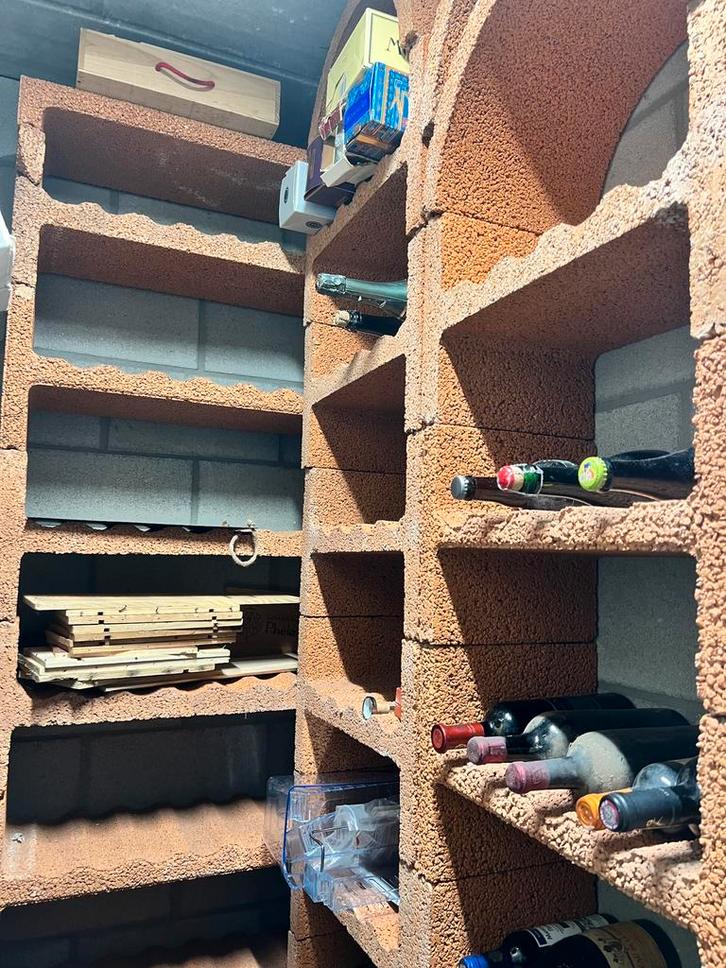 Wijnrekken in chamotte steen – ideaal voor wijnkelder, Huis en Inrichting, Woonaccessoires | Wijnrekken, Ophalen