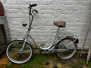 Vintage plooifiets beschikbaar voor biedingen