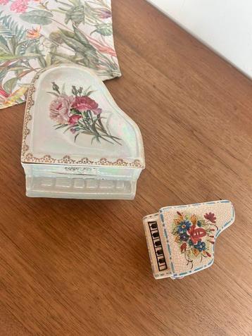 Pianos décoratifs  disponible aux enchères