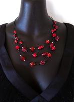Ikita ketting met 3 lagen parels in rode tinten - nieuw, Handtassen en Accessoires, Kettingen, Ophalen of Verzenden, Nieuw, Rood