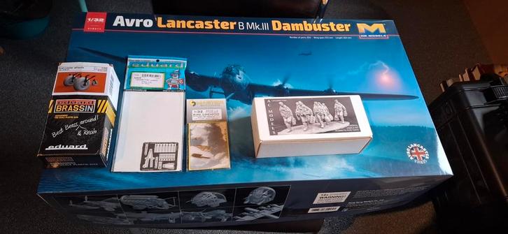 Hk Models Avro Lancaster schaal 1/32 met crew en upgrades, Hobby en Vrije tijd, Modelbouw | Vliegtuigen en Helikopters, Zo goed als nieuw