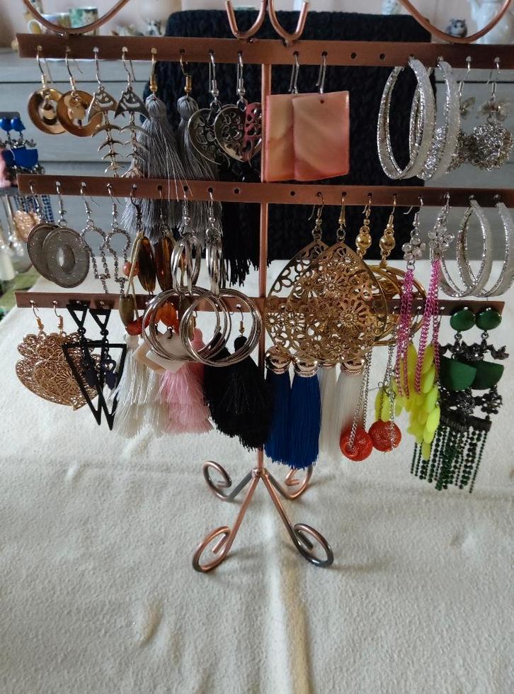 Boucles d'oreilles, Bijoux, Sacs & Beauté, Boucles d'oreilles, Neuf, Pendantes, Autres matériaux, Autres couleurs, Envoi