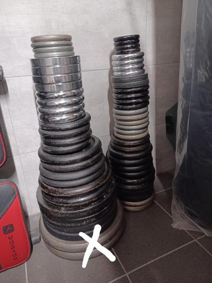 Fitness bank met halters , bars en gewichten, Sport en Fitness, Fitnessmaterialen, Gebruikt, Ophalen