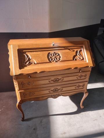 Secretaire  beschikbaar voor biedingen