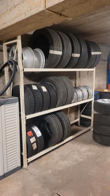 Rek voor autobanden te plaatsen  beschikbaar voor biedingen