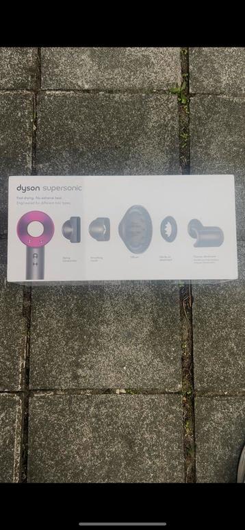Dyson hairdryer beschikbaar voor biedingen