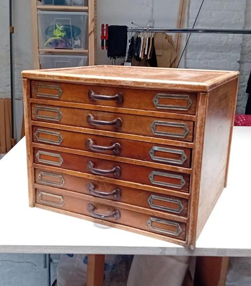 Oude STANDAARD gemerceriseerde draadgarderobe, Antiek en Kunst, Antiek | Meubels | Kasten, Ophalen
