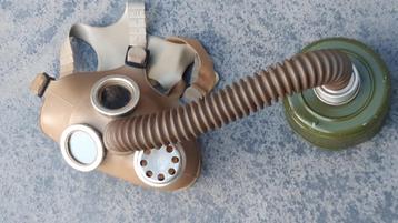 Russisch kindergasmasker koude oorlog. Vintage groen gasmask beschikbaar voor biedingen