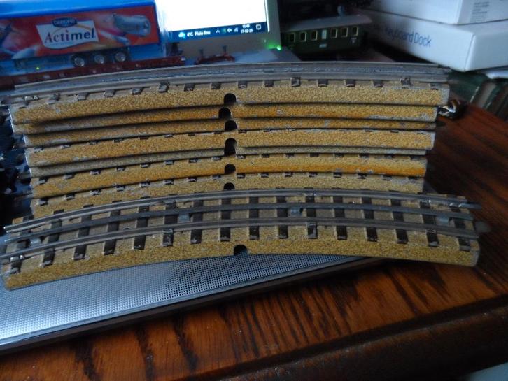 MARKLIN Lot de 12 rails HO - 8 courbes + 4 droites, Hobby en Vrije tijd, Modeltreinen | H0, Gebruikt, Rails, Gelijkstroom of Wisselstroom