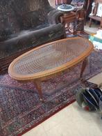 Salontafel met riet, Ophalen