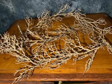 GOUDEN KERSTSLINGER . PERFEKTE STAAT. 180 CM LANG. beschikbaar voor biedingen