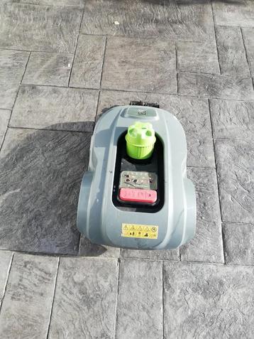 Voor onderdelen van robotgrasmaaiers  beschikbaar voor biedingen