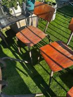 Vintage schoolstoelen, Ophalen