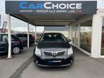 Toyota Avensis 2.2d •Navi• •Cruise• [GARANTIE+CARPASS], Auto's, Toyota, Avensis, Zwart, Leder, Bedrijf