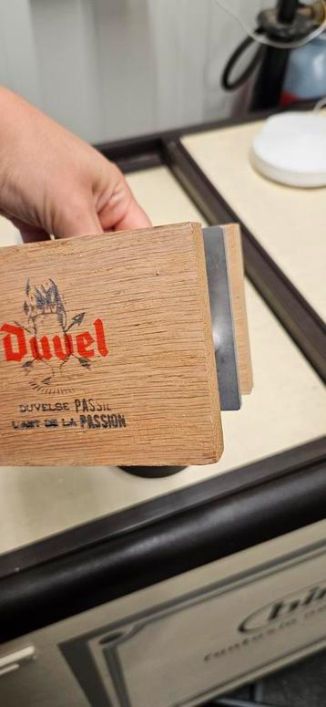 Menukaart houders van Duvel beschikbaar voor biedingen