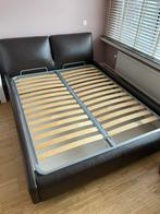 Château d’Ax 160x200 lederen bed, lattenbodem + opslagruimte, Huis en Inrichting, Ophalen, Overige materialen, Gebruikt, Lederen rand - modern