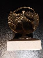 Beeld[trofee]visser brons op marmeren voet, Antiek en Kunst, Ophalen