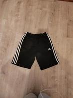 Korte sportbroek Adidas maat 164, Kinderen en Baby's, Kinderkleding | Schoenen en Sokken, Ophalen