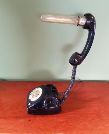 Unieke lamp gemaakt van jaren 70 telefoon beschikbaar voor biedingen