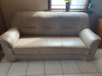 Beige zetel beschikbaar voor biedingen