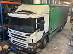 Scania P320 vrachtwagen met laadbrug en schuifzeil opbouw, Automaat, Achterwielaandrijving, Euro 6, Scania