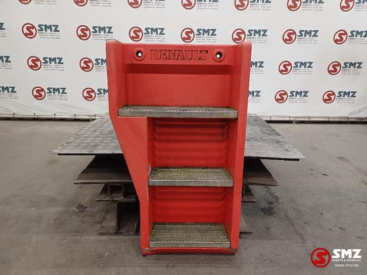 Occ opstapbak links Renault, Auto-onderdelen, Vrachtwagen-onderdelen, Renault, Overige Auto-onderdelen, Gebruikt