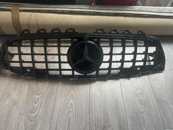 GT Panamericana grille met camera Mercedes CLA C118 beschikbaar voor biedingen