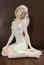 Art Deco Beeld Van Knielende Dame, Ophalen, Zo goed als nieuw, Overige typen